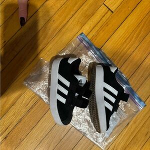 Adidas toddler shoes size 6.5
